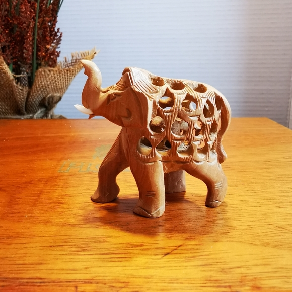 Vintage Hand Carved Wood Elephant with Baby Elephant Inside - Picture 9 of 14